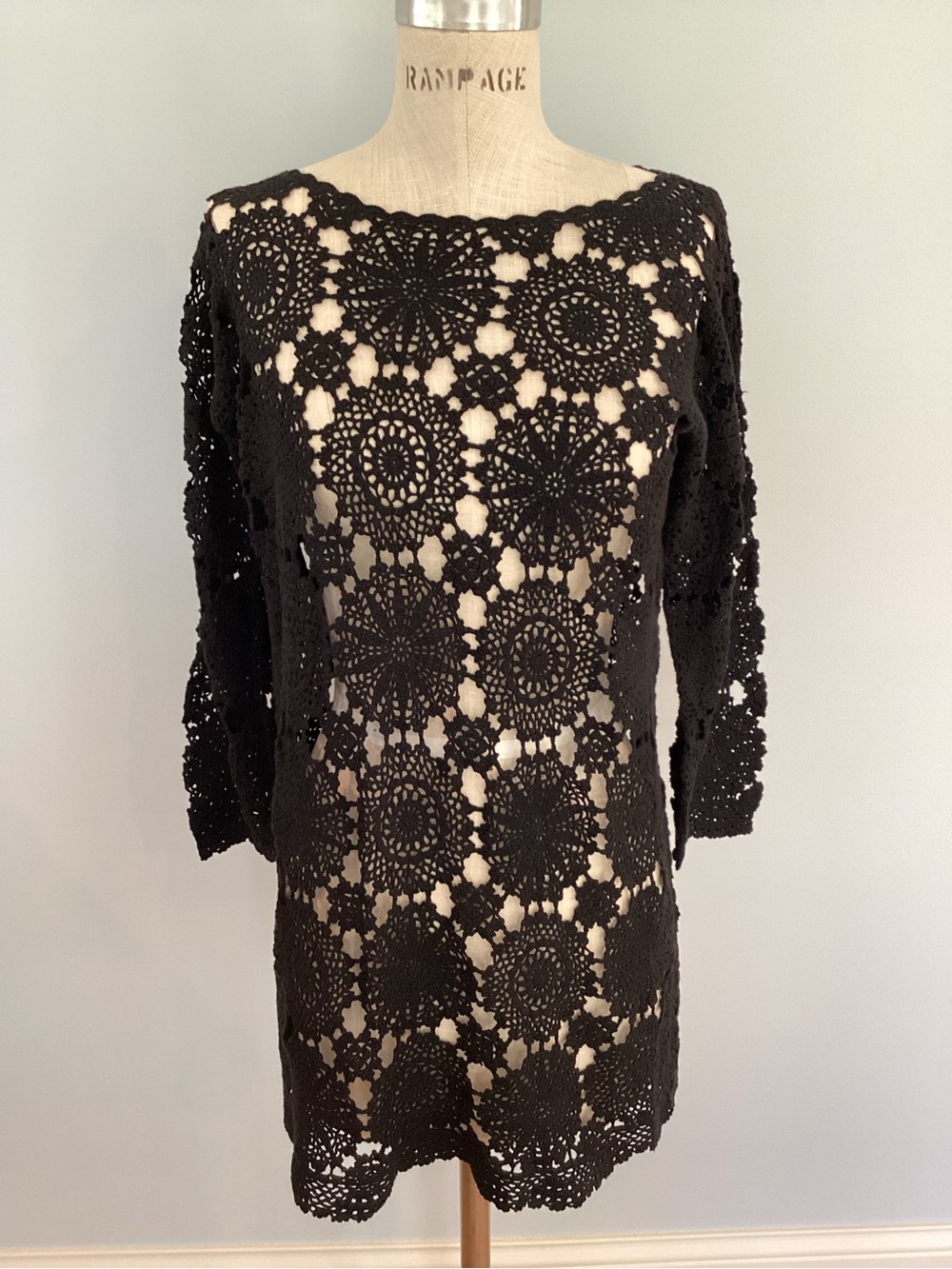 Ballinger Gold Vintage 90’s Black Crochet Tunic Size Medium